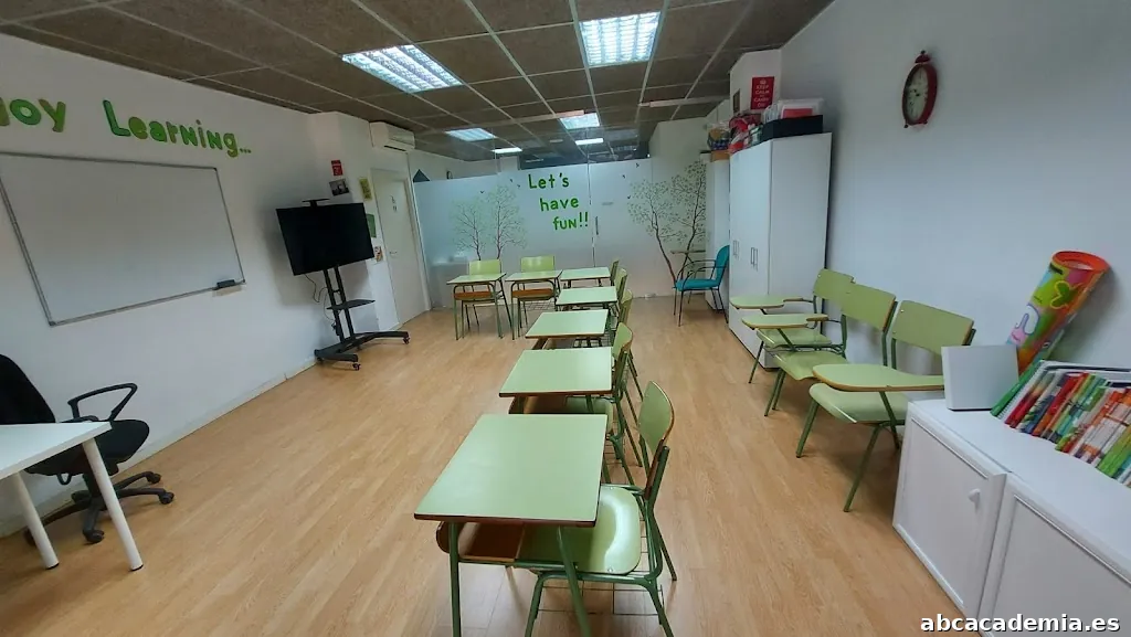 Wisdom Place, Academia de inglés