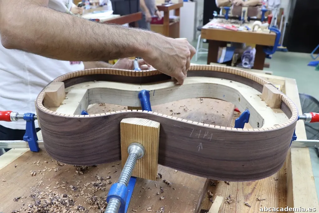 Escuela de Formación de Artesanos de Gelves-Centro Madera-Luthería -Junta de Andalucía