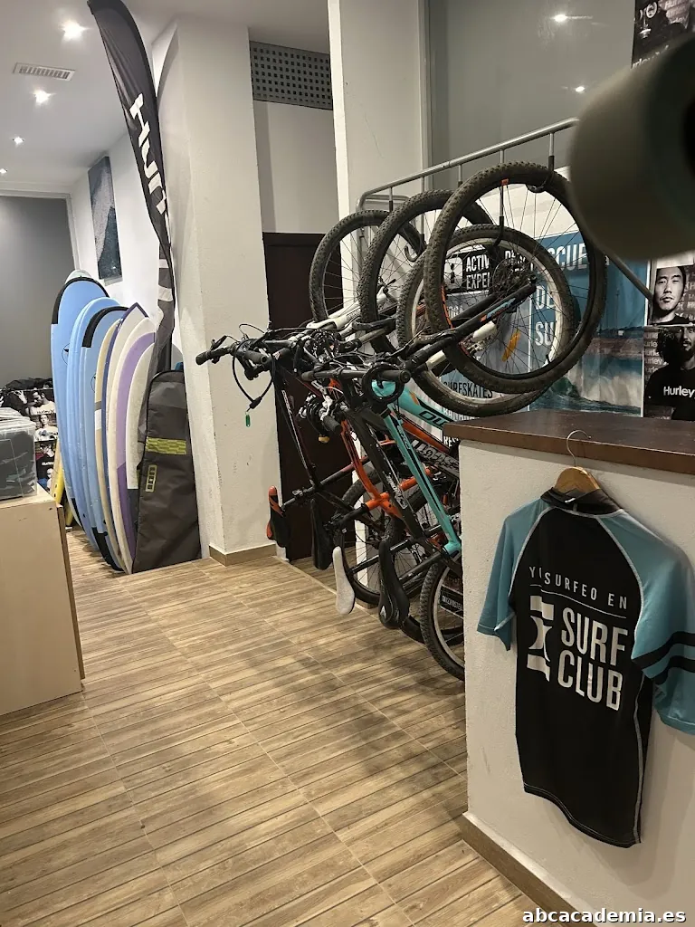 SURF CLUB CONIL I ESCUELA DE SURF Y SURFCAMP CONIL