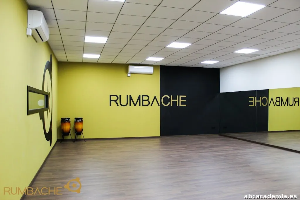 Rumbaché, Escuela de Baile