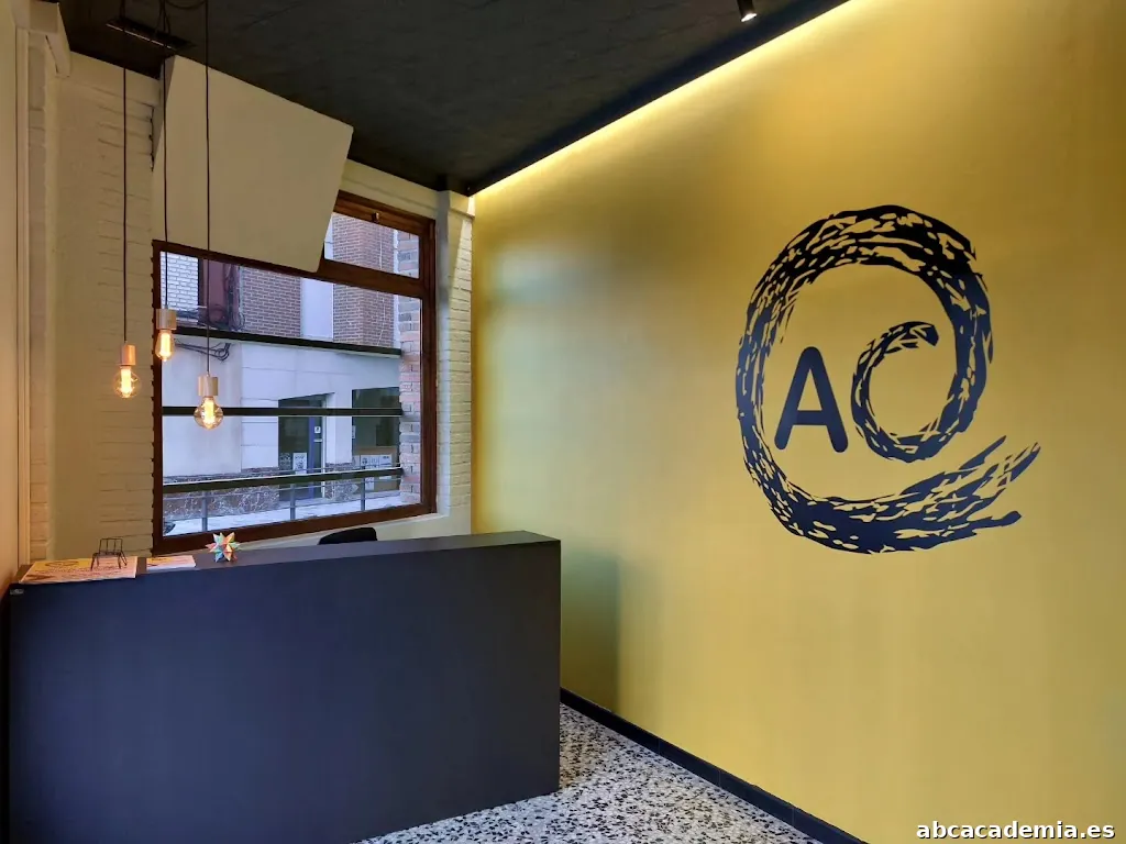 Academia Clinamen | Academia en Lorca