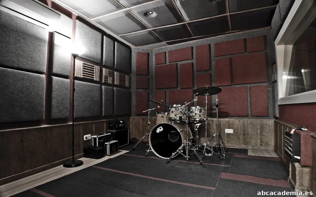 Sonora Majadahonda | Escuela de Música | Locales de Ensayo | Estudio de Grabación |