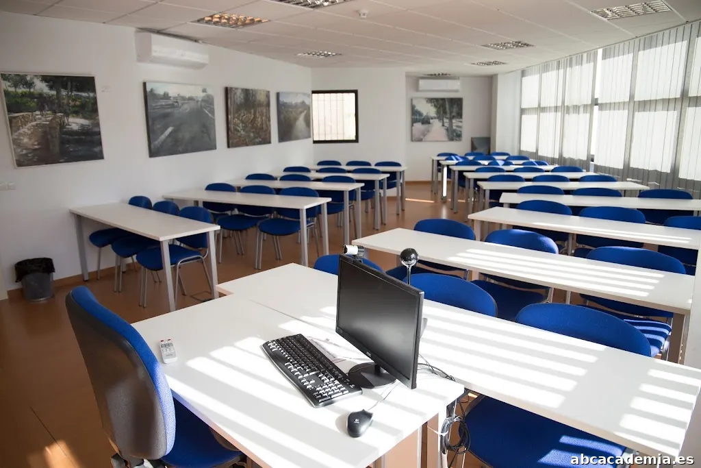 Academia Oposiciones Malaga - Pirandello Formación