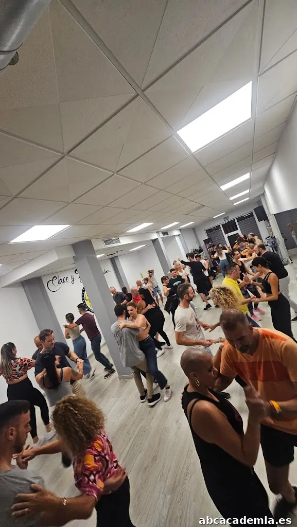 Escuela De Baile Clave y Tacón Las Palmas (Bachata, Salsa y mucho más)