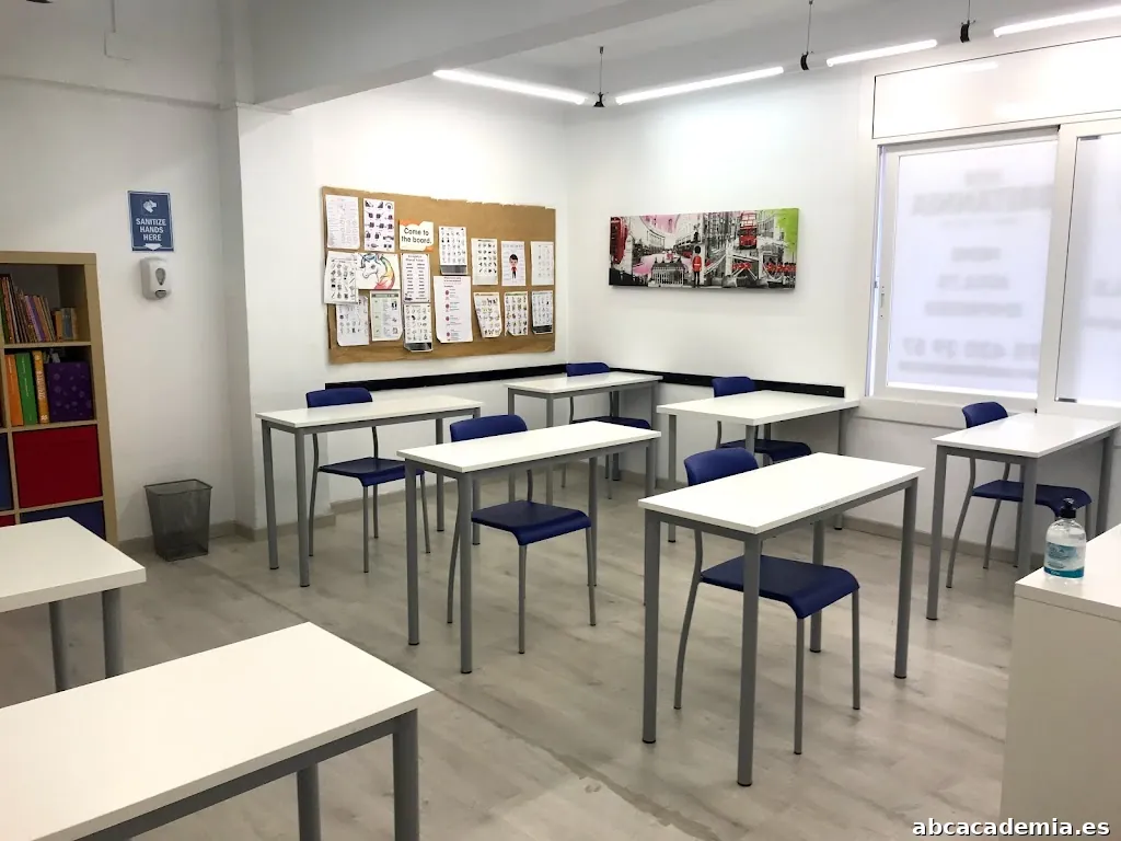 New Britannia School - Academia de Inglés