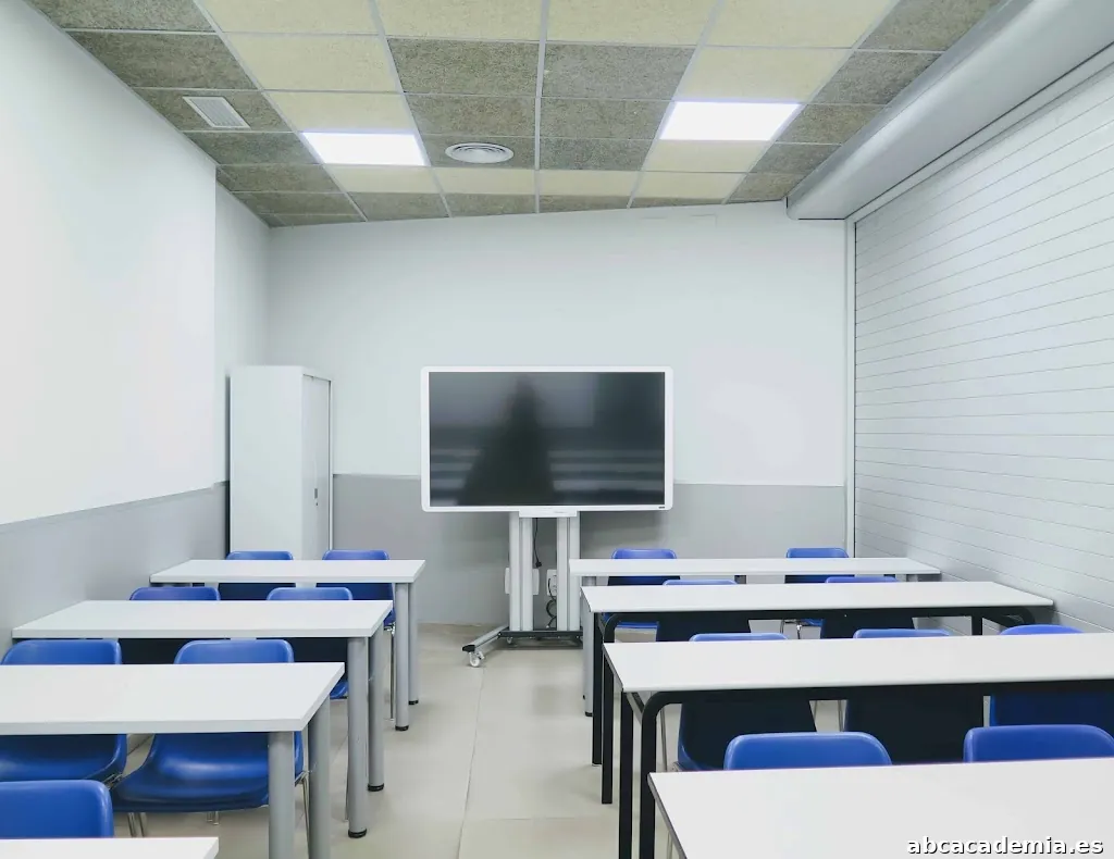 Laacademia Idiomas, Apoyo al Estudio y Oposiciones