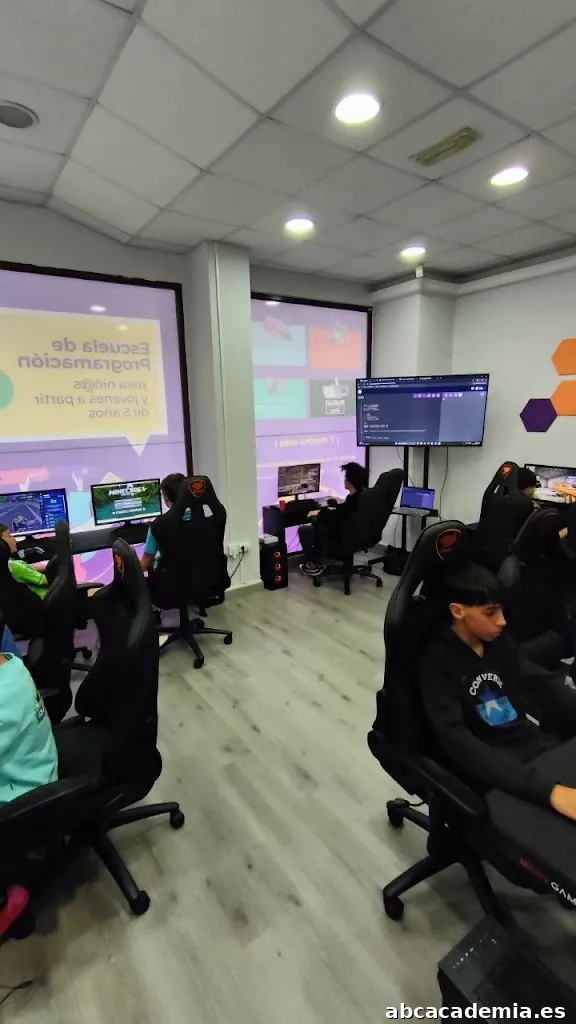 Algorithmics Oviedo. Escuela de programación para niñ@s y jóvenes a partir de 5 años.