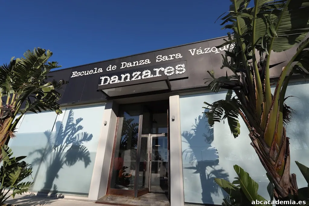 ESCUELA DE DANZA SARA VAZQUEZ DANZARES