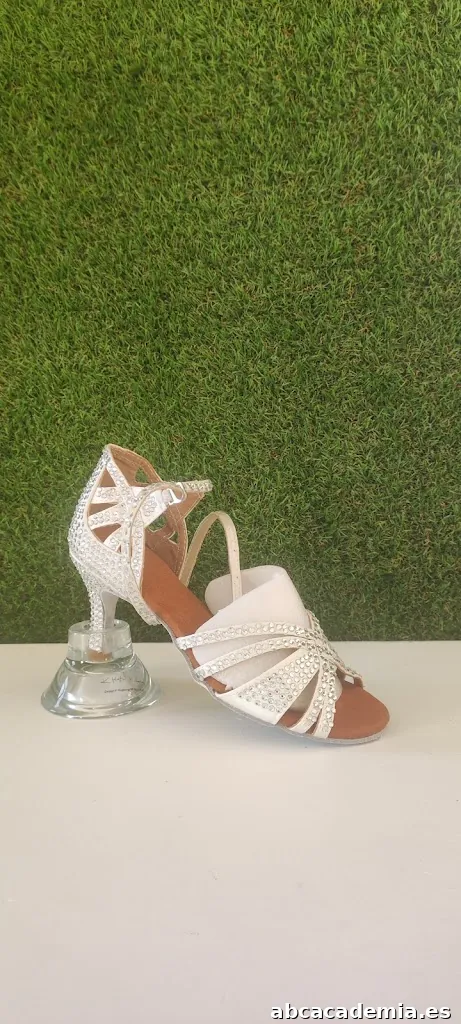 ACADEMIA DE BAILE PUROBAILE