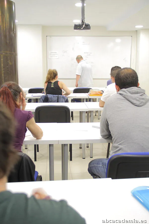 Academia de Oposiciones y Cursos | Agorastur Formación Avilés