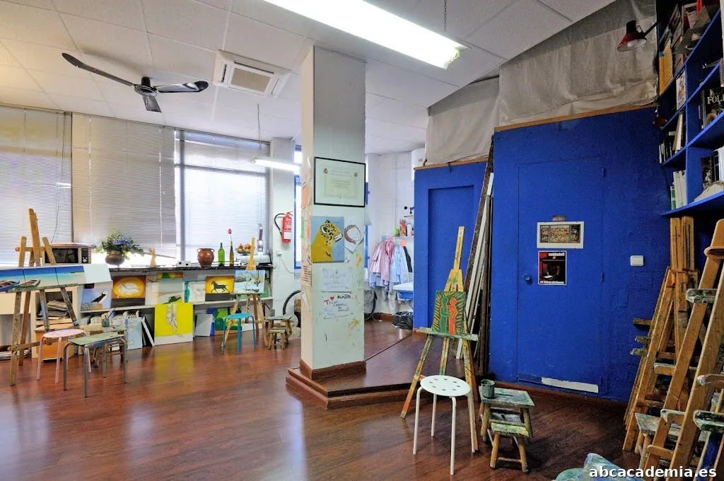 TALLER DE CREACIÓN Y ARTE JUAN GOMEZ