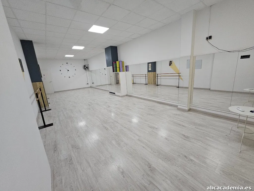 ESCUELA DE BAILE Y CLUB DEPORTIVO EVA QUINTANA