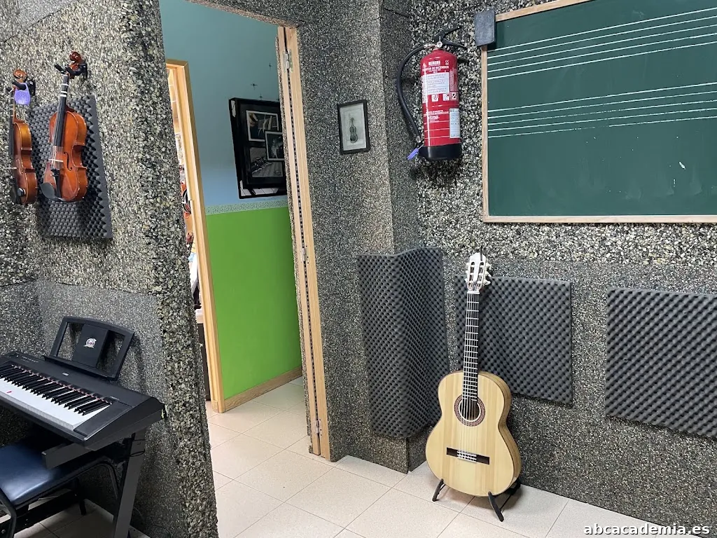 ESCUELA DE MÚSICA & ARTE, ENCLAVE