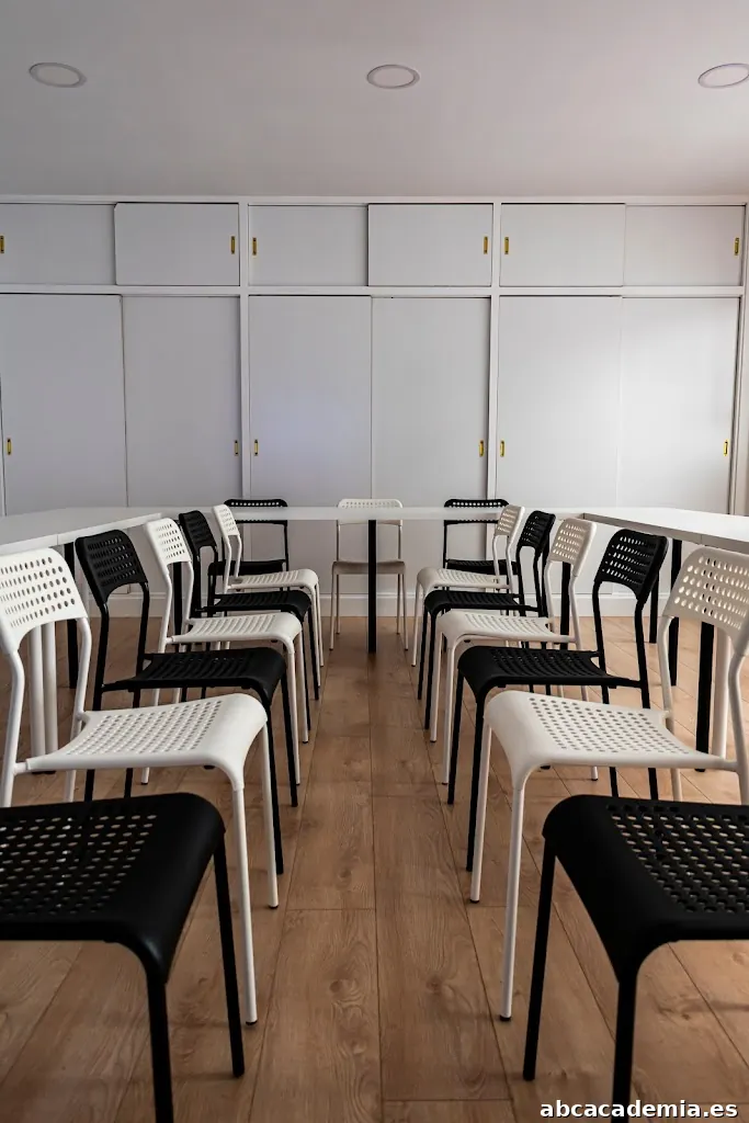 The Globe: English and Arts Centre