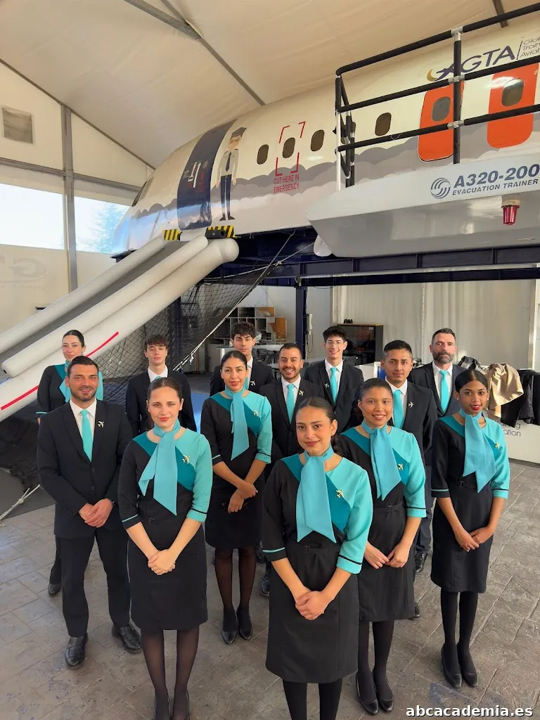 Central Santander Escuela Aeronáutica | Curso Azafata de Vuelo TCP