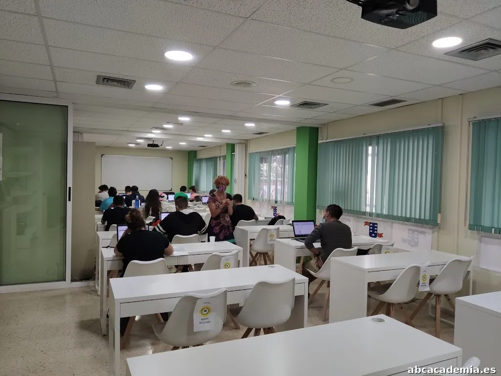 Liceo 2000 - Centro de formación de desempleados, ocupados y empresas - Academía de Oposiciones