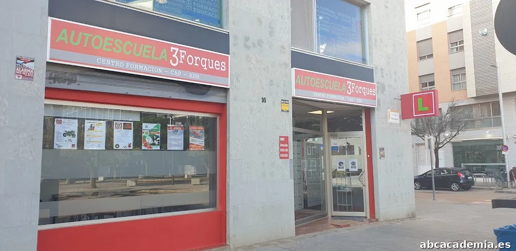 AUTOESCUELA TRES FORQUES