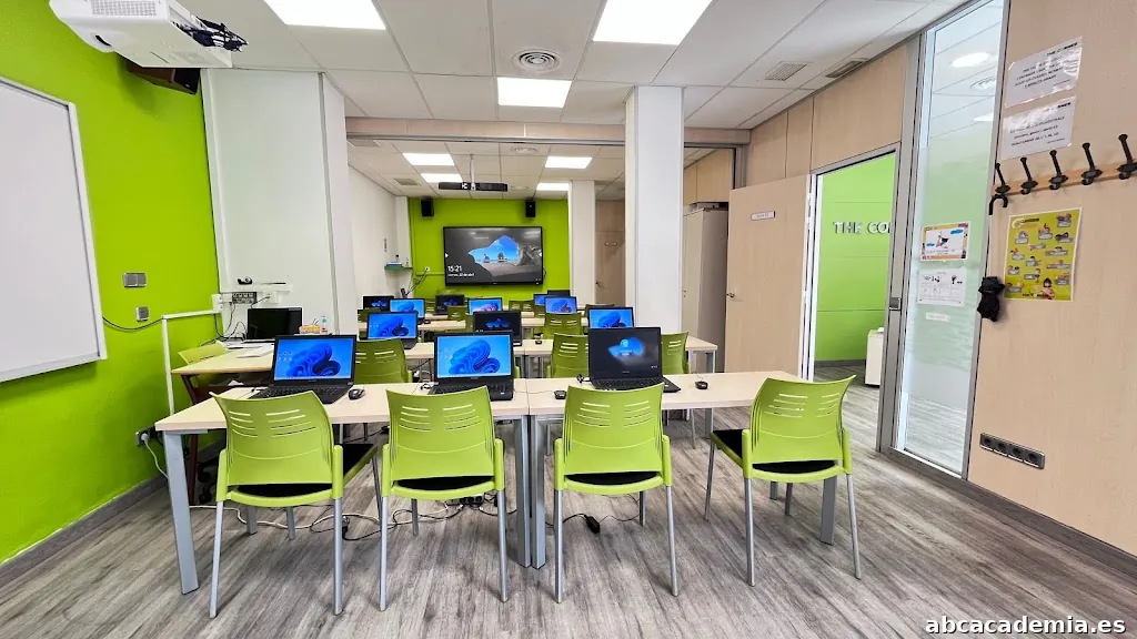 The Corner Centre d'Estudis